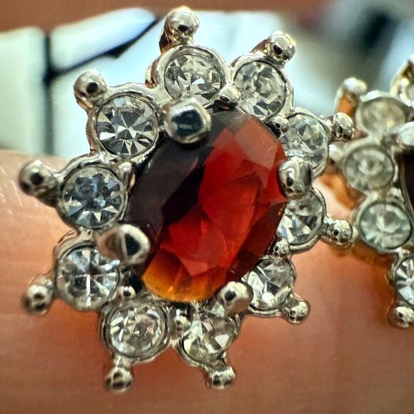 Vintage Red & Clear Rhinestone Cluster Earrings – Gold Tone Backing - Picture 10 of 17